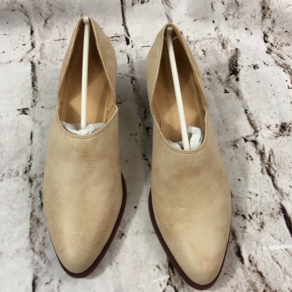 The Brady Lowcut Bootie Anthropologie Size 6.5 M